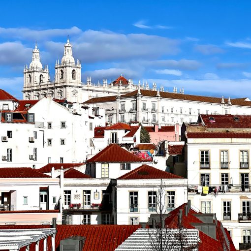 bairro alto luggage storage