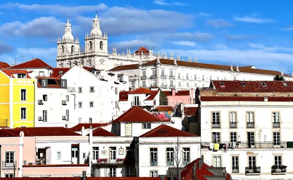 bairro alto luggage storage